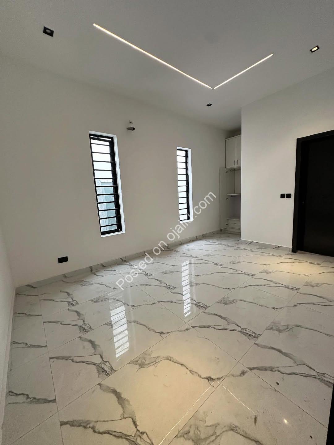 Lekki’s Ultimate 5-Bedroom Estate with Rooftop Oasis