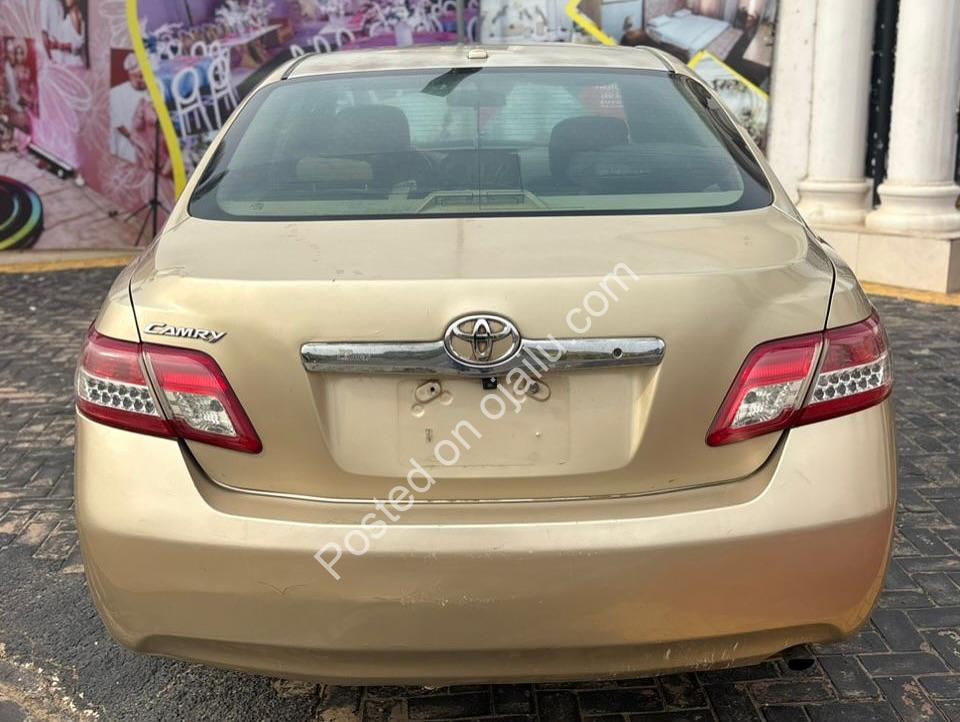 2011 Camry: Perfect Condition, Ready to Drive