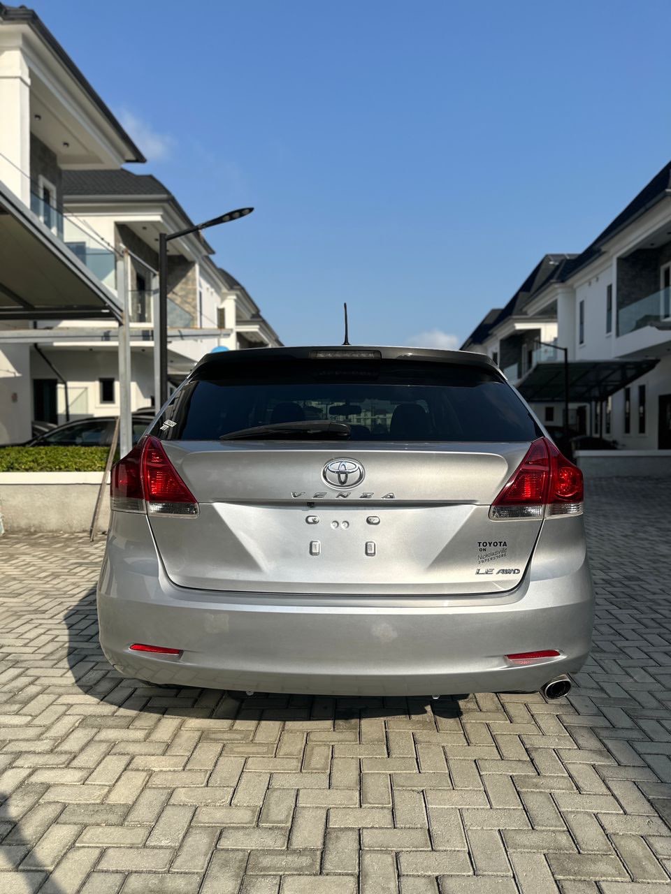 2015 Toyota Venza: Luxury SUV, Ready to Drive