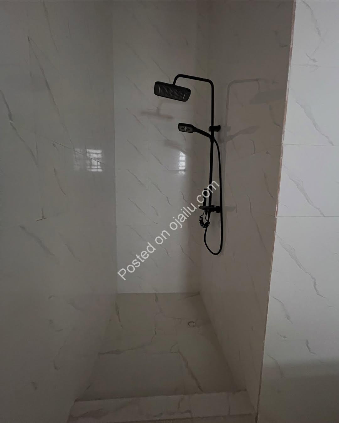 4-Bedroom Ologolo Haven: Luxury & Security in Lekki