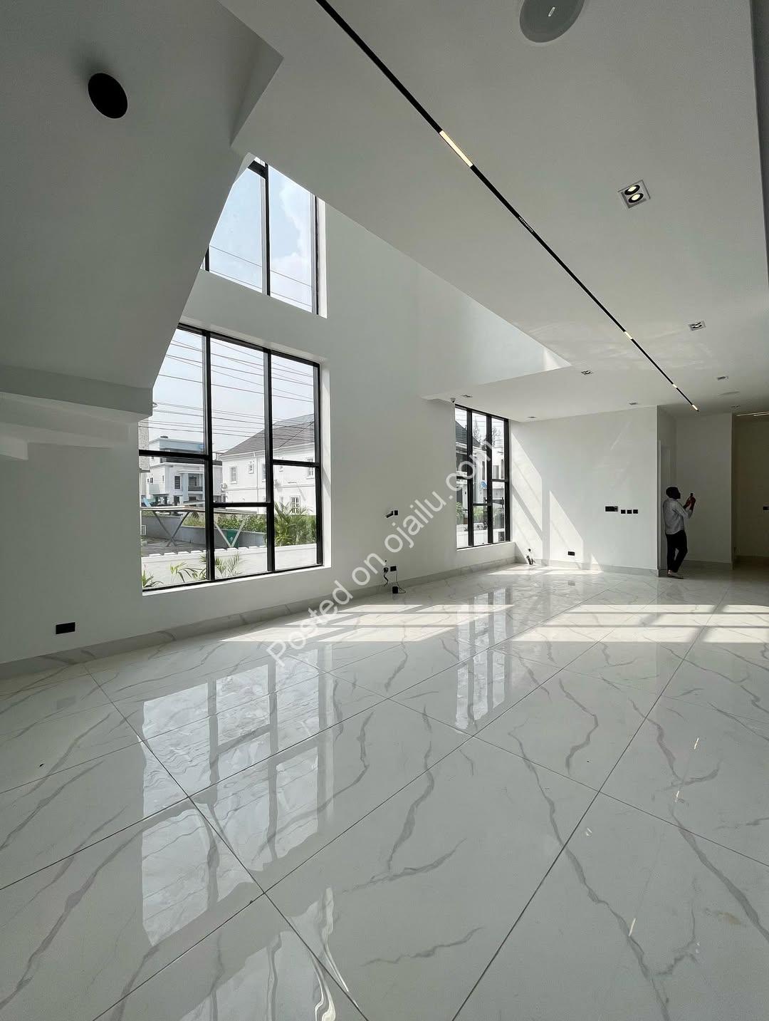 Lekki’s Grand 5-Bedroom Oasis with Resort-Style Pool