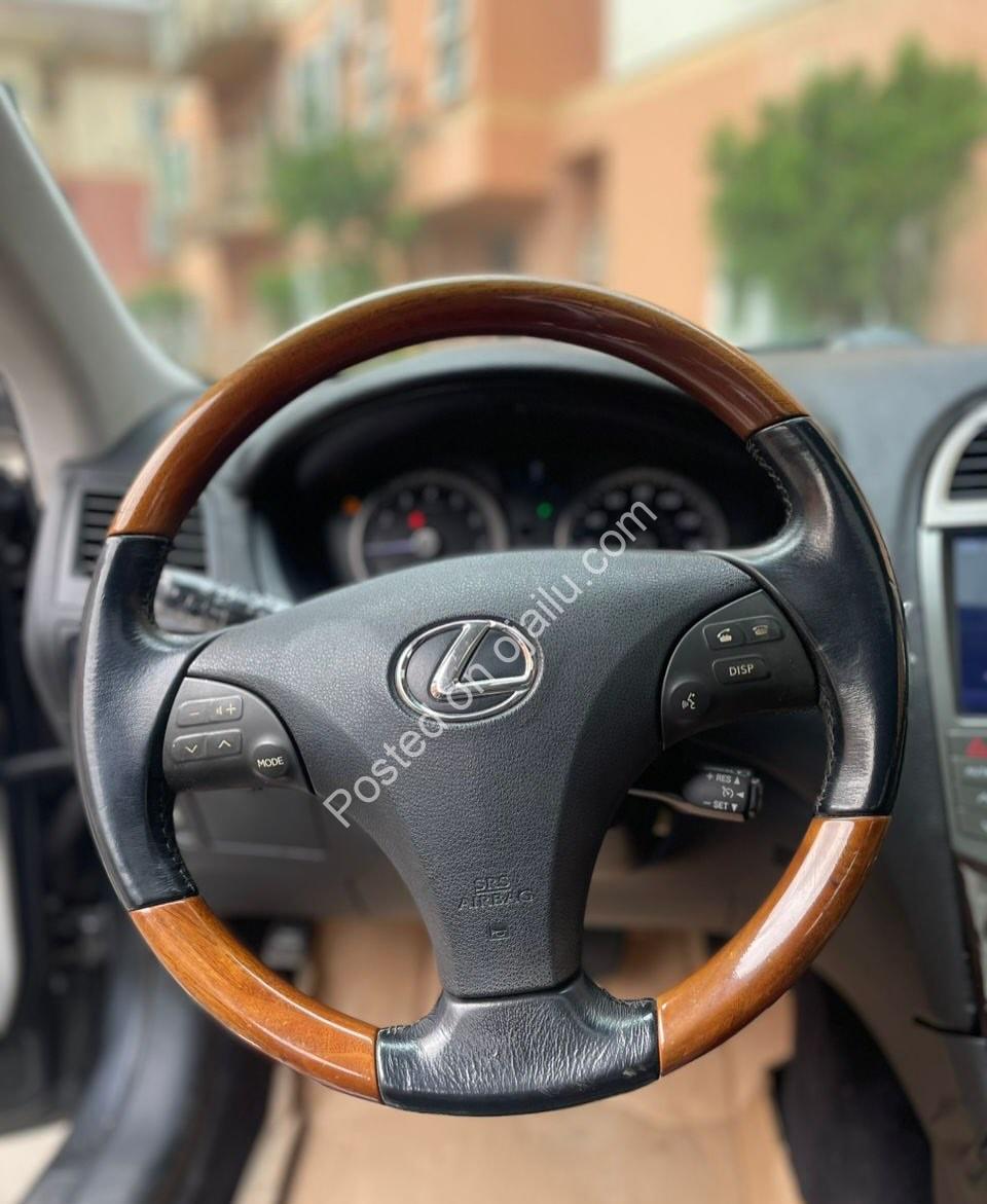 Luxury Lexus ES350: Sunroof & Tech for 13M Naira