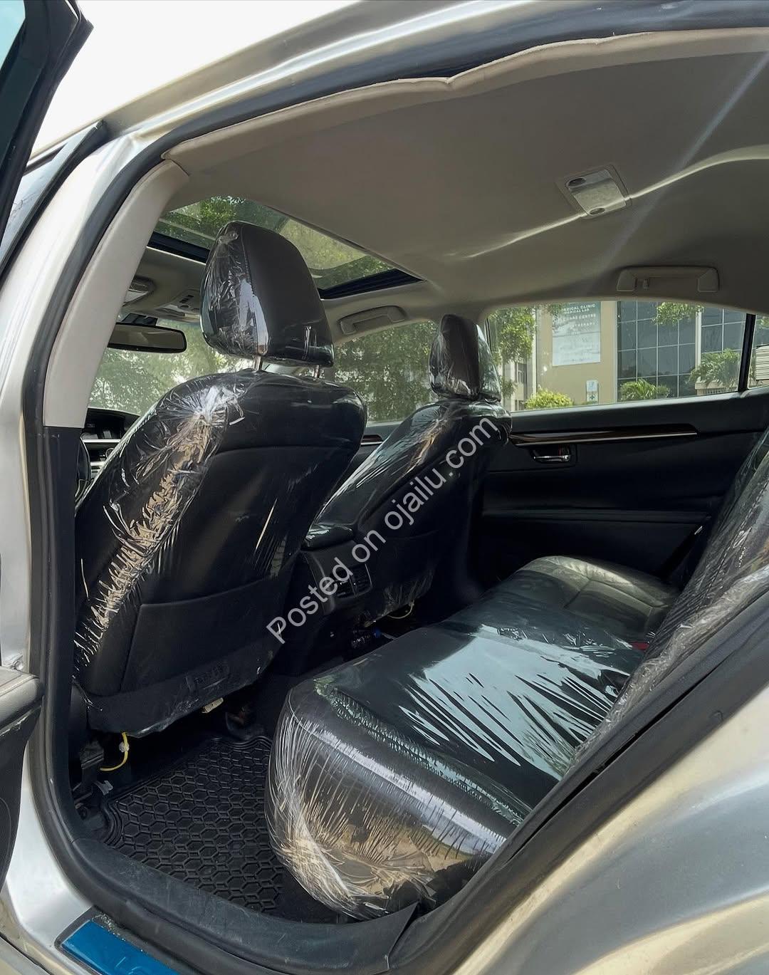 2015 Lexus ES350: Sunroof, Accident-Free Luxury