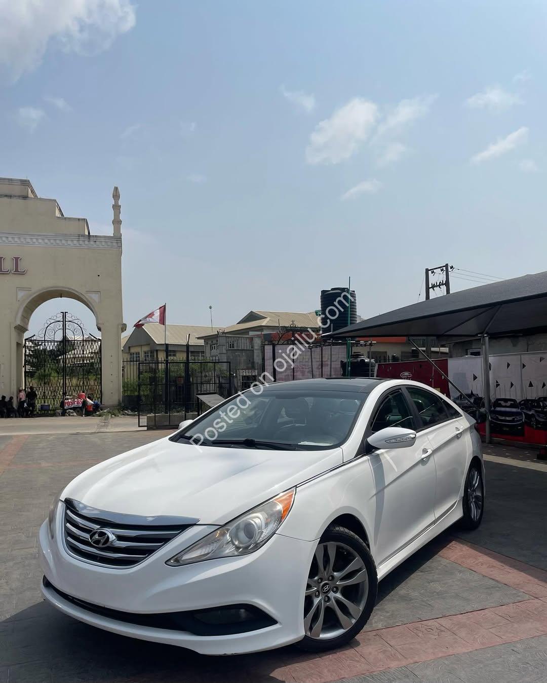 2014 Sonata: Panoramic Roof & Luxury Features