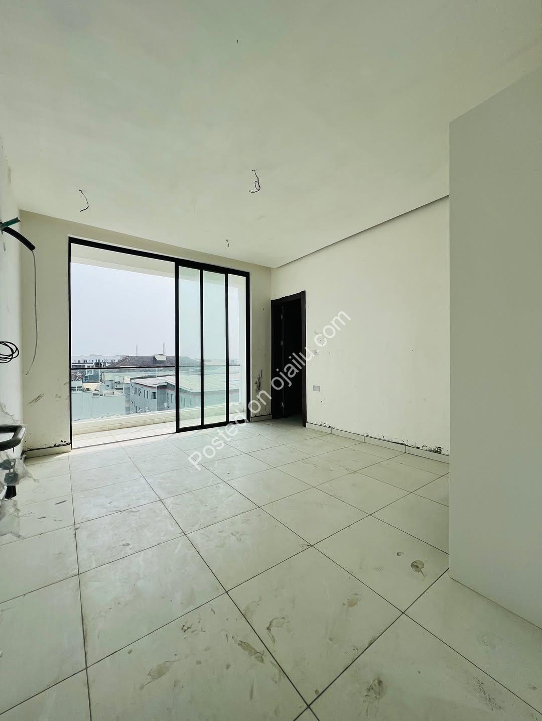 Sleek Ikate Haven: Rooftop Views & 24/7 Luxury