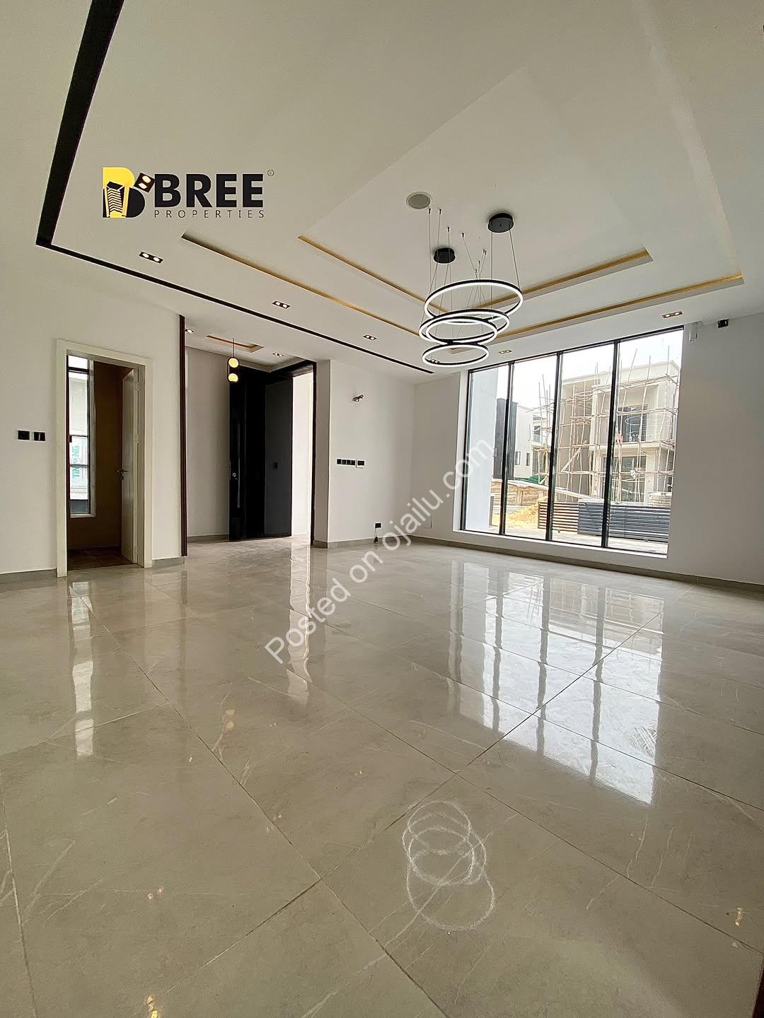 Stunning 5-Bed Poolside Estate with Cinema & BQ