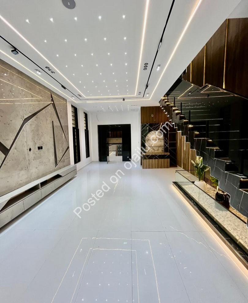 5-Bedroom Haven with Pool & Jacuzzi in Flood-Free Chevron