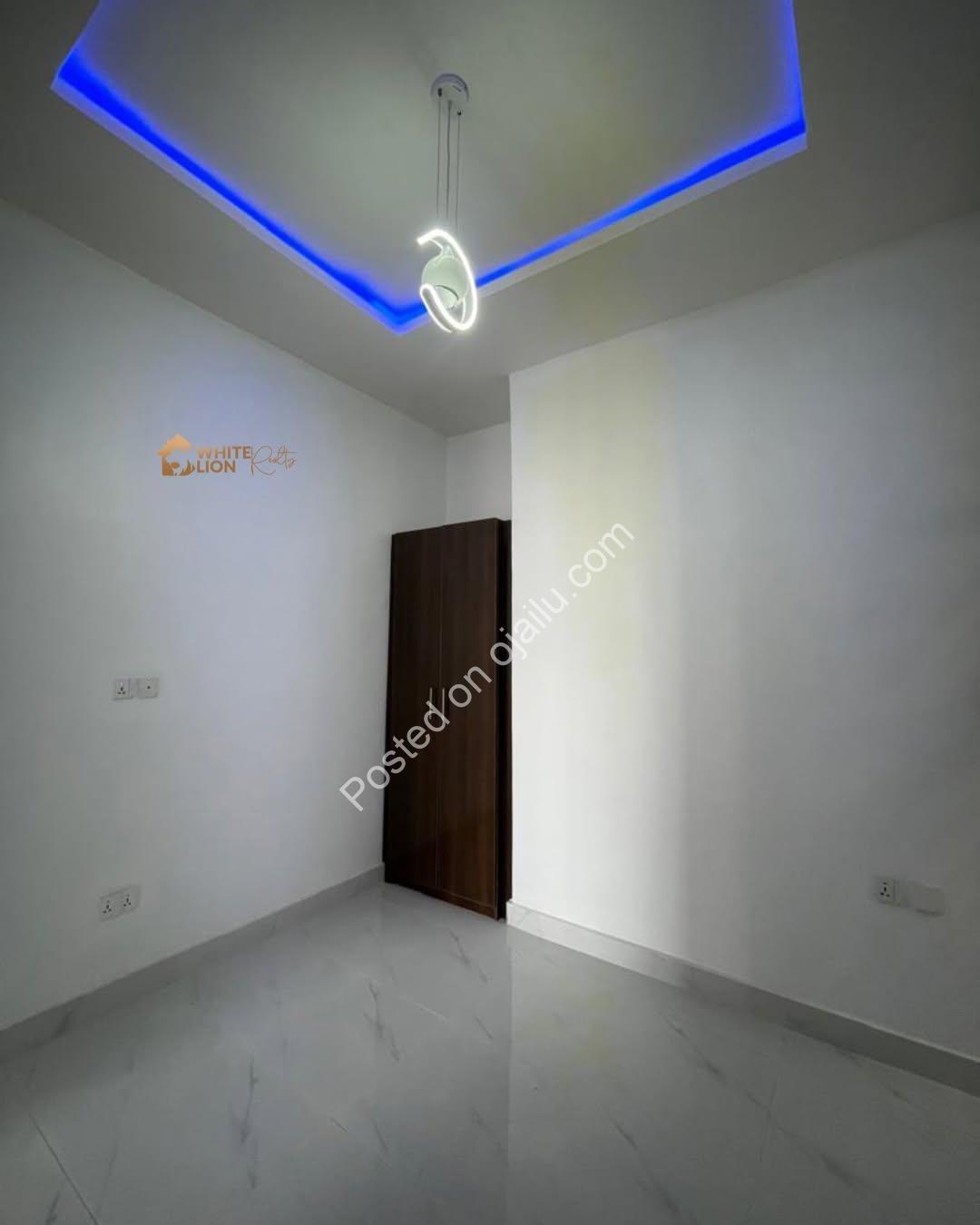 Elegant 4-Bedroom Haven in Prime Chevron, Lekki