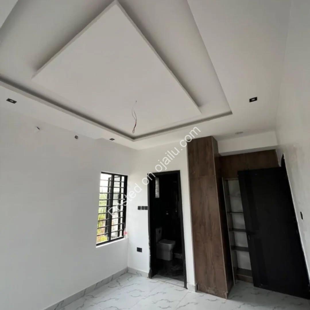 Exclusive 3-Bed Duplex with BQ in Serene Shell Estate