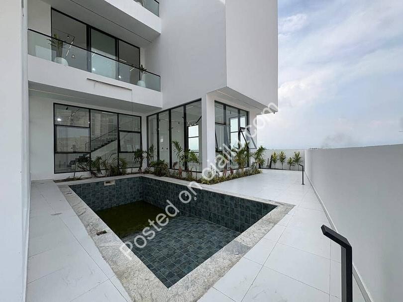 Lekki’s Ultimate 5-Bedroom Estate Oasis with Pool & Cinema