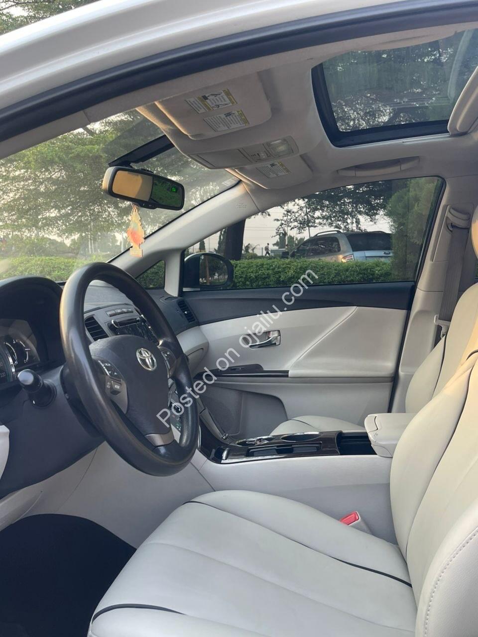 Luxury 2011 Venza XLE: Nationwide Delivery