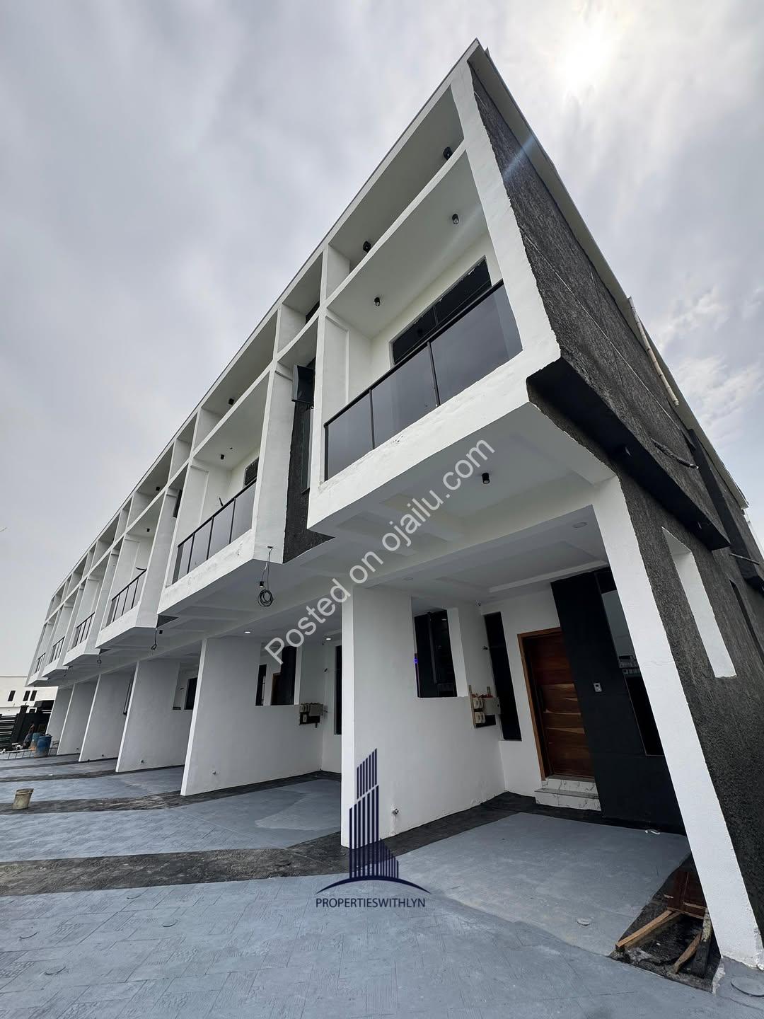 Stunning 3-Bed Duplex with Solar Power & Spacious Quarters in Sangotedo