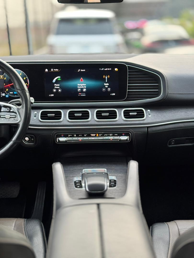 Luxury SUV: Roomy, Powerful, & Duty-Paid