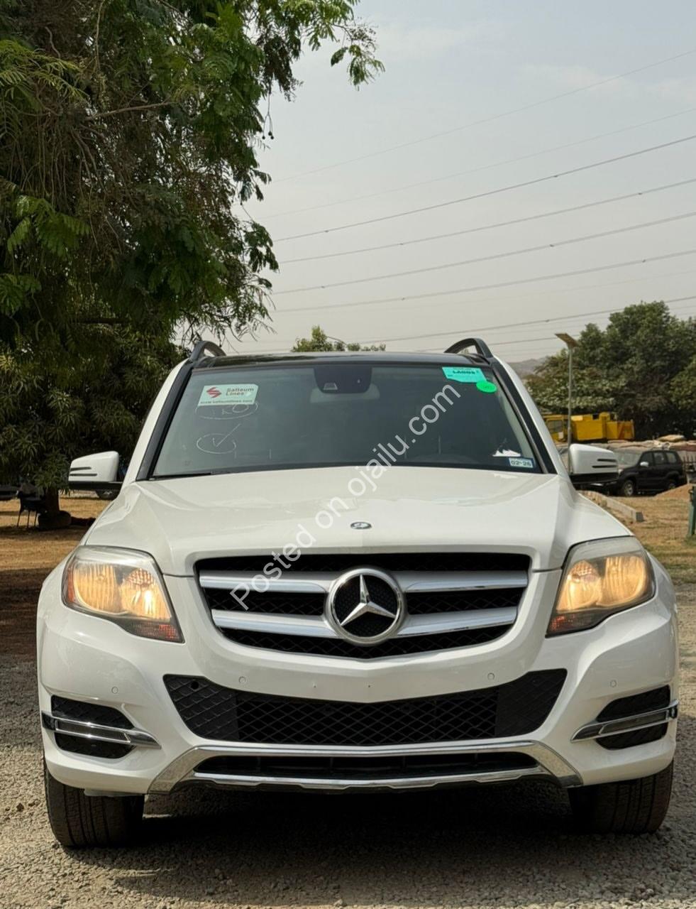 Luxury SUV: 2015 Mercedes GLK350 4MATIC, Panoramic Roof