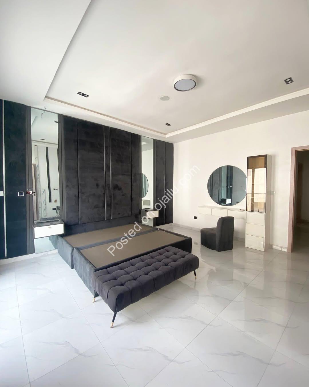 Lekki’s Finest: 4-Bed Haven with 20-Hour Power