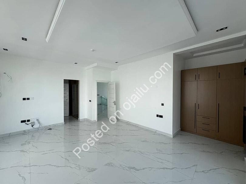 Pinnock Estate: 5-Bedroom Haven with Pool & Cinema