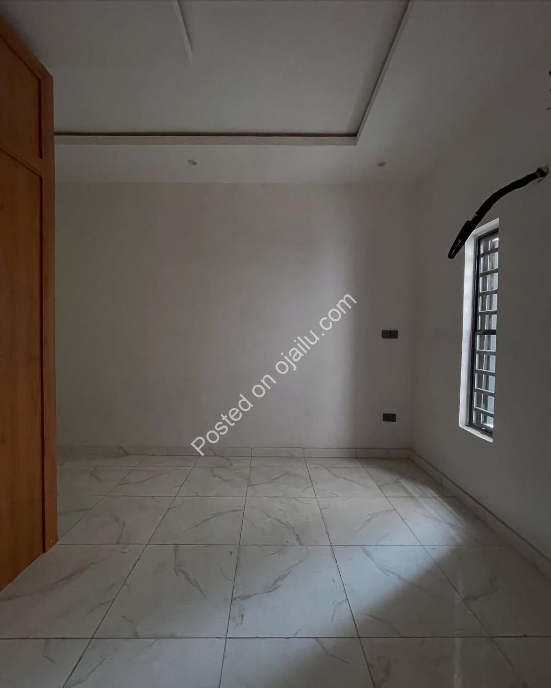 4-Bedroom Ologolo Haven: Luxury & Security in Lekki