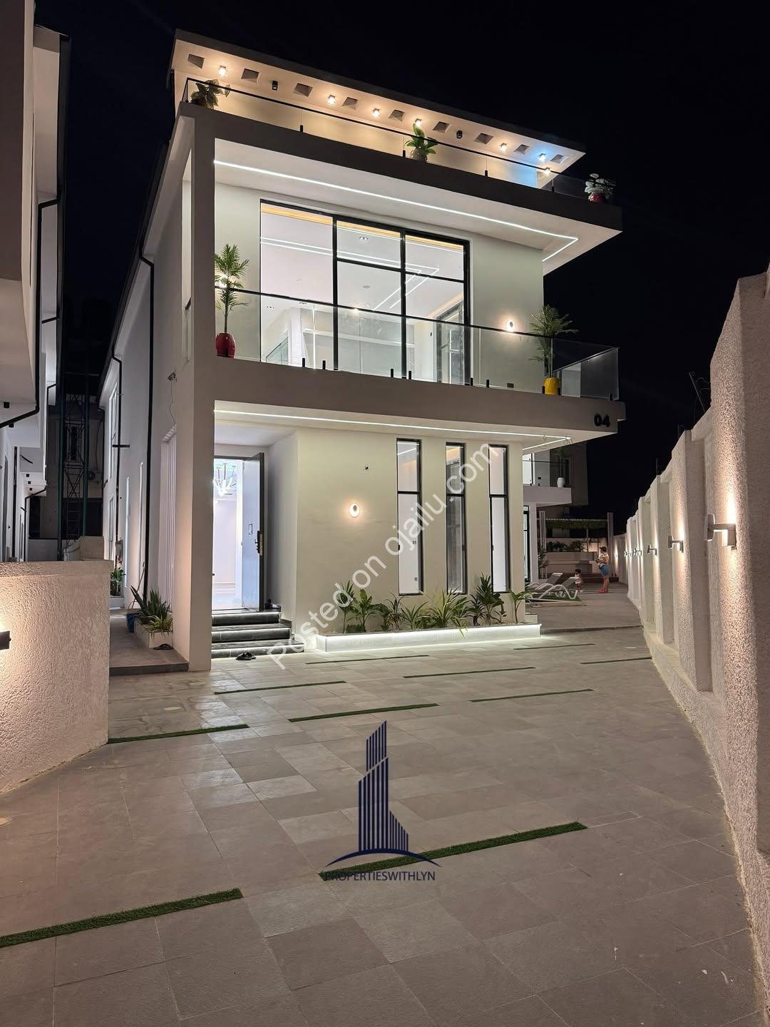 Ultimate 5-Bed Estate: Pool, Gym & Cinema in Lekki