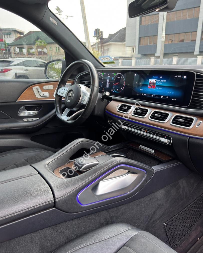 Luxury SUV: 2020 Mercedes GLE350, Accident-Free