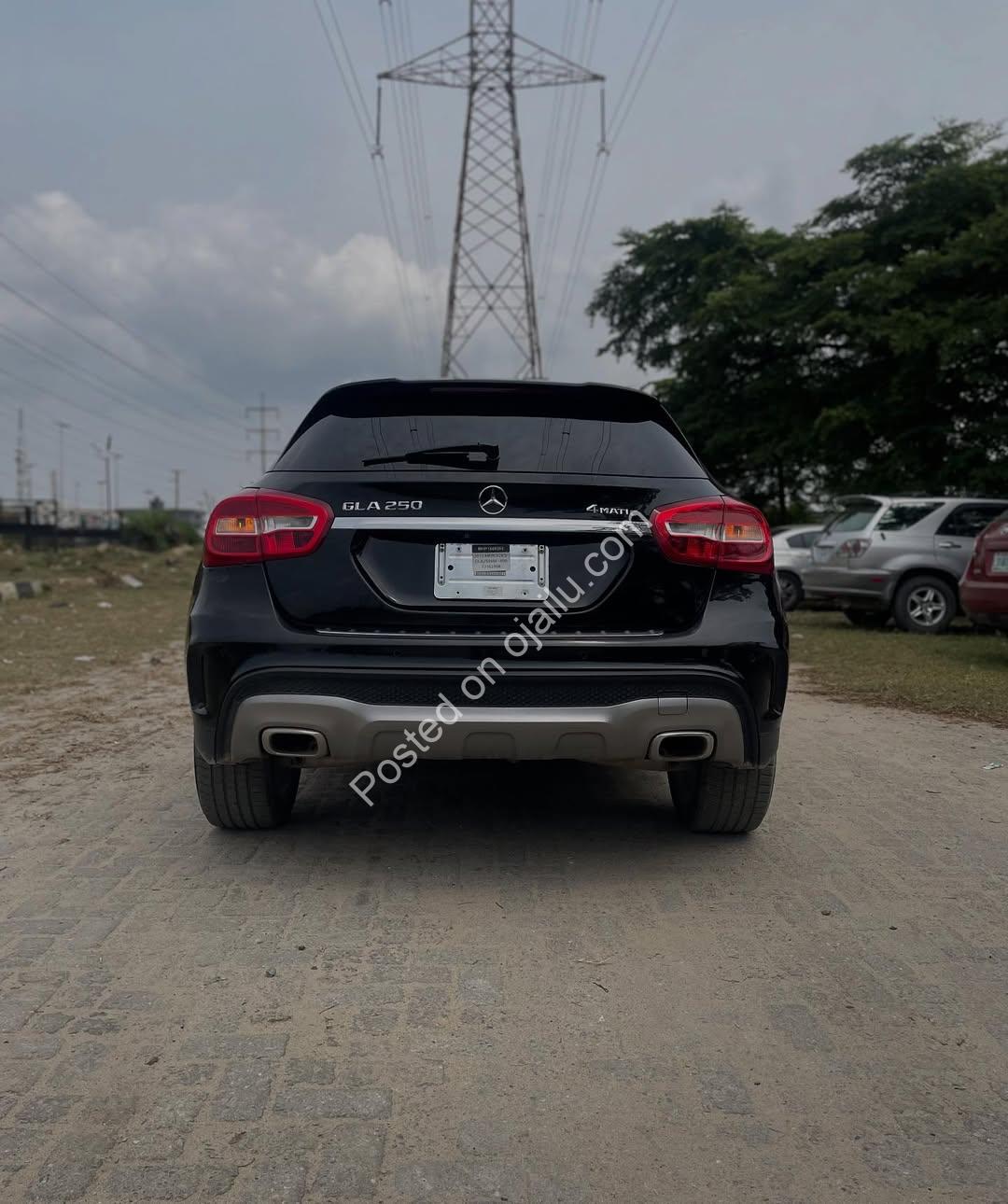 Luxury SUV: 2016 Mercedes GLA250 4MATIC