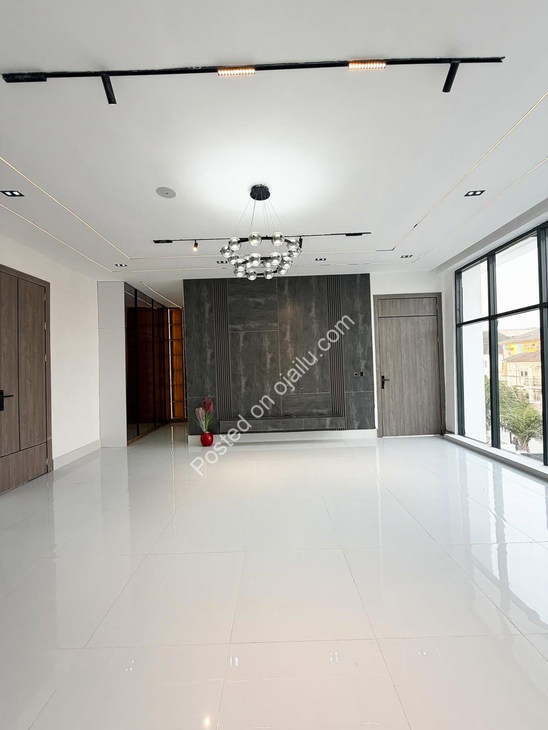 5-Bedroom Haven with Pool in Prime Lekki