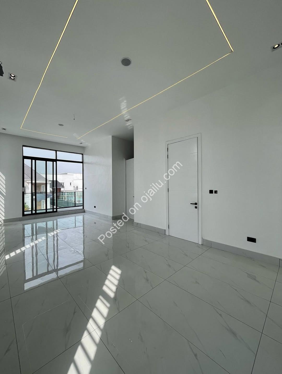 Lekki’s Grand 5-Bedroom Oasis with Resort-Style Pool