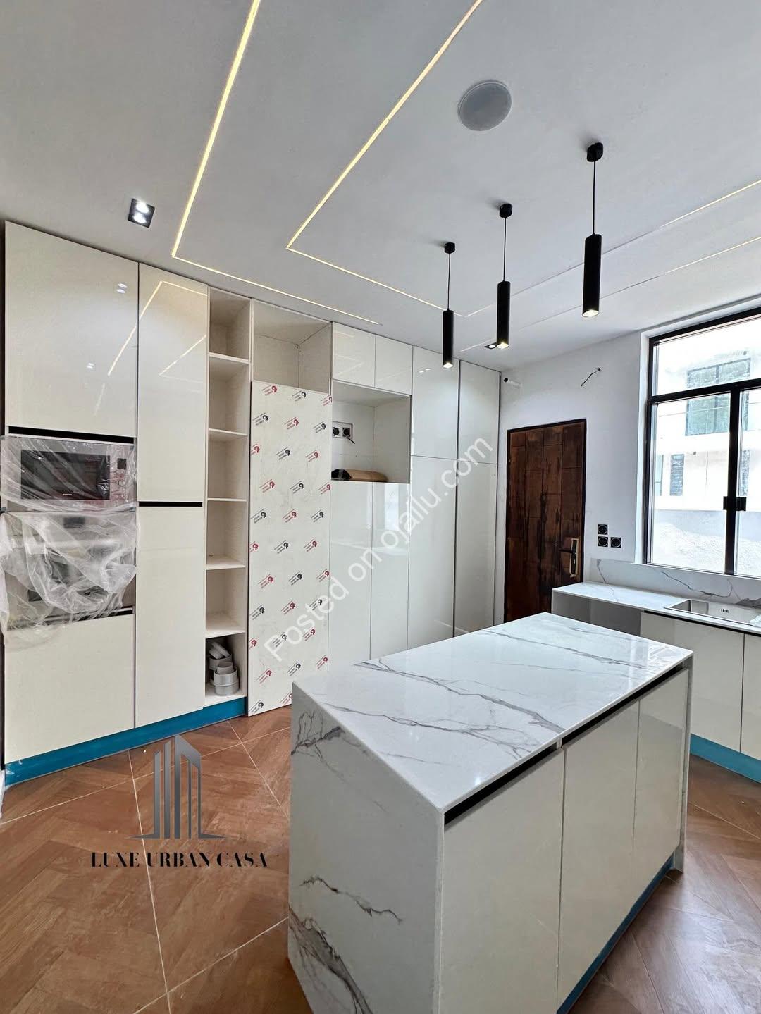 Chevron’s 5-Bedroom Oasis with Resort-Style Pool