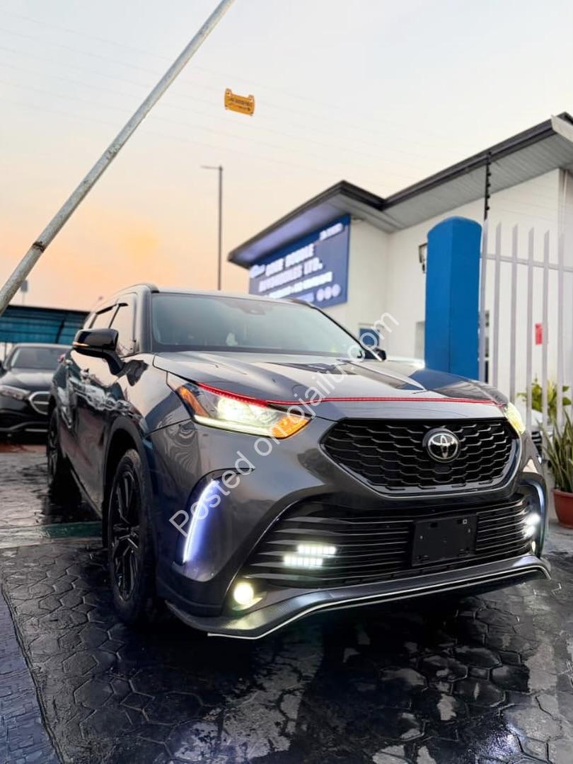 2023 Highlander XSE: Mint, Duty-Paid, 10k Miles