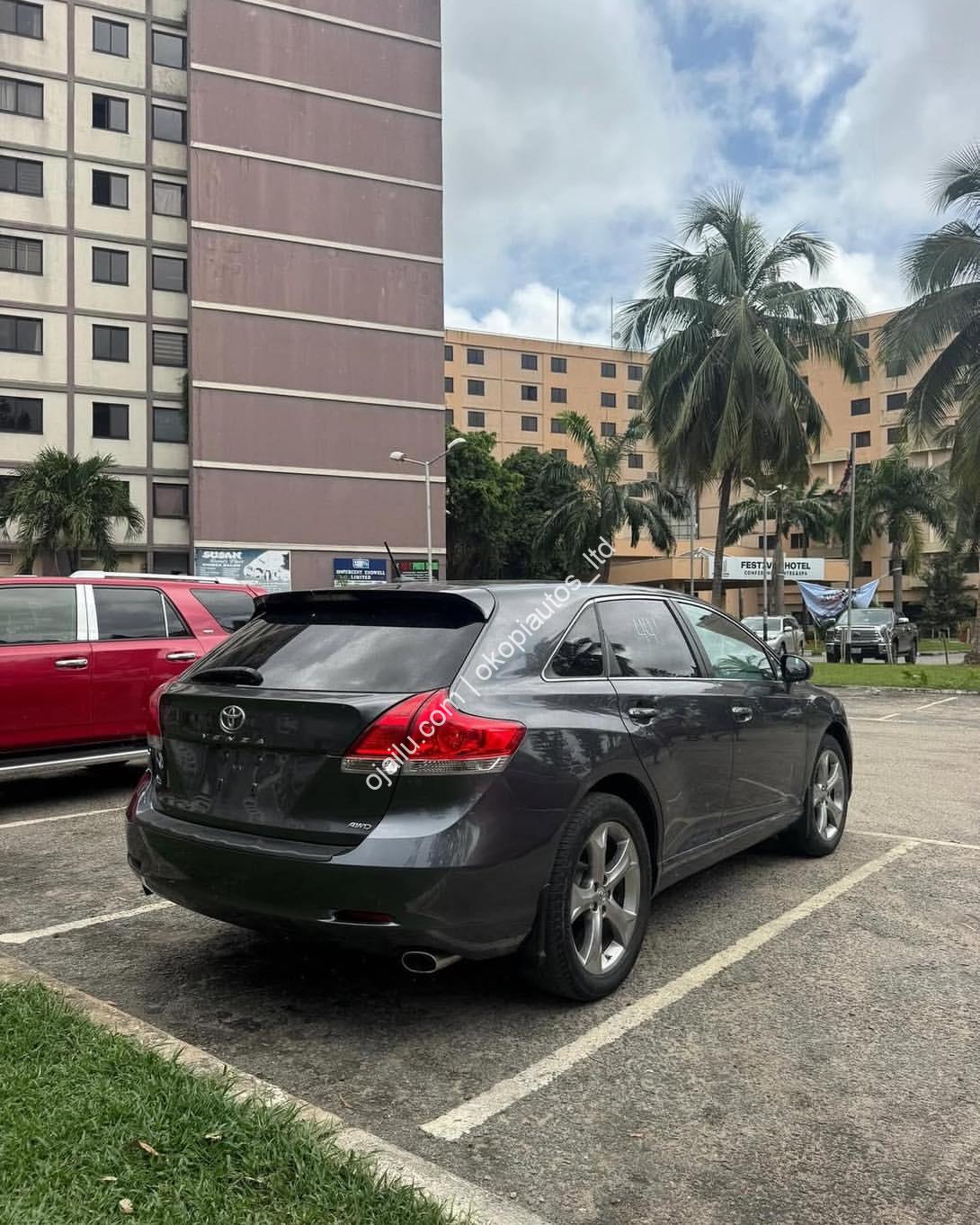 Drive Home a Flawless 2010 Toyota Venza