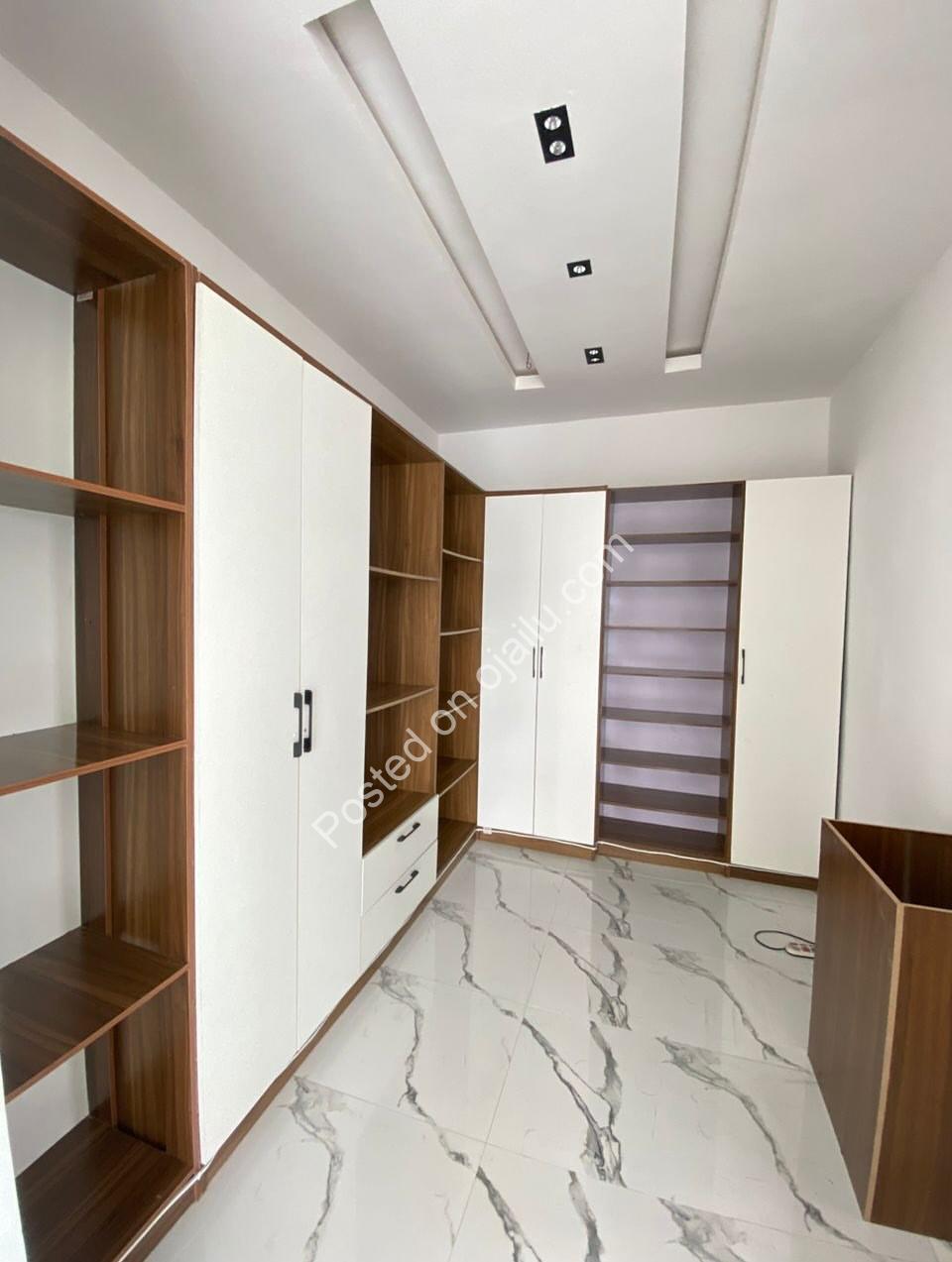 Lagos Dream Home: 5BR Duplex with Pool & Cinema