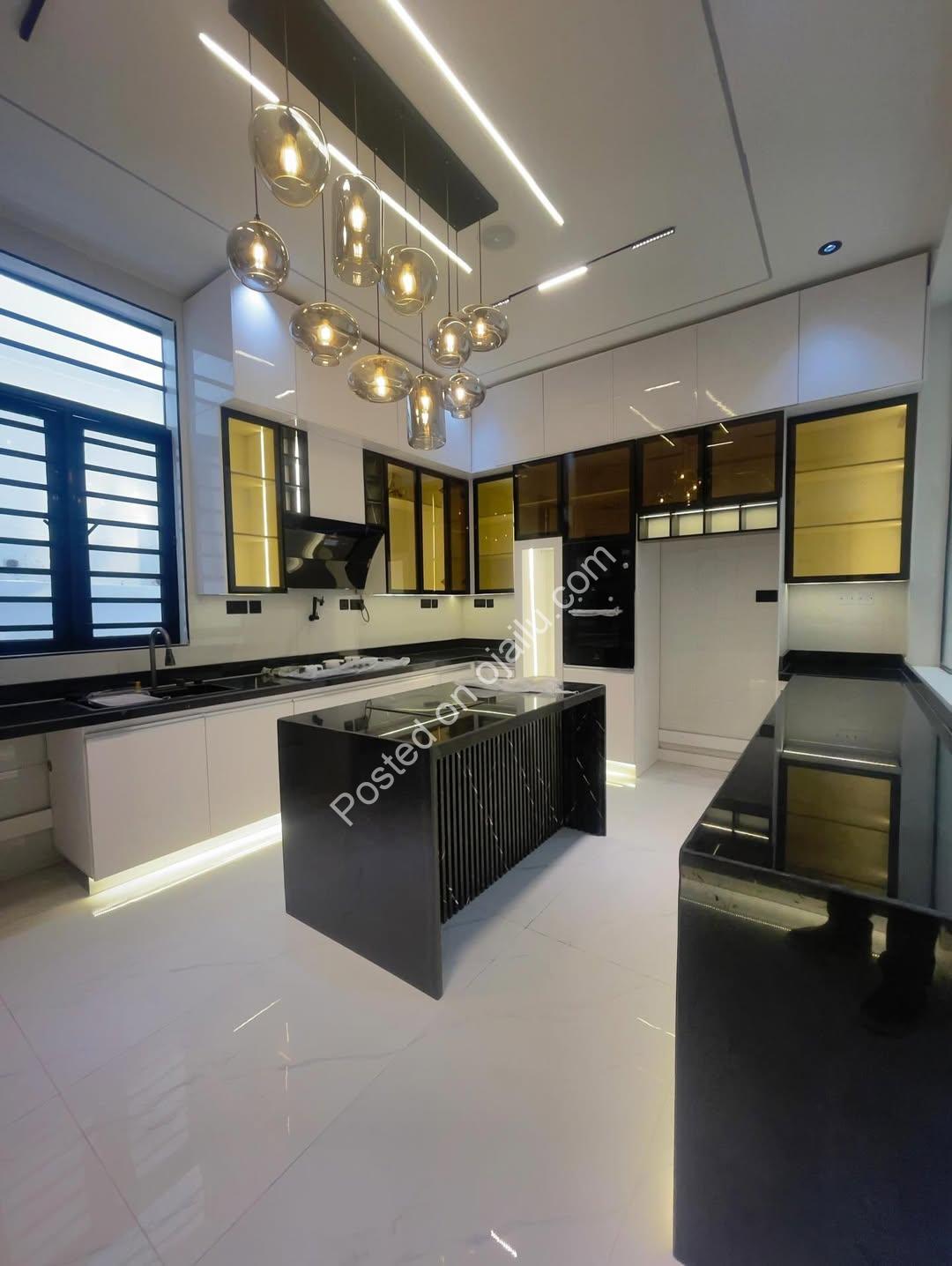 Spacious 5-Bedroom Haven with Pool & Rooftop Terrace