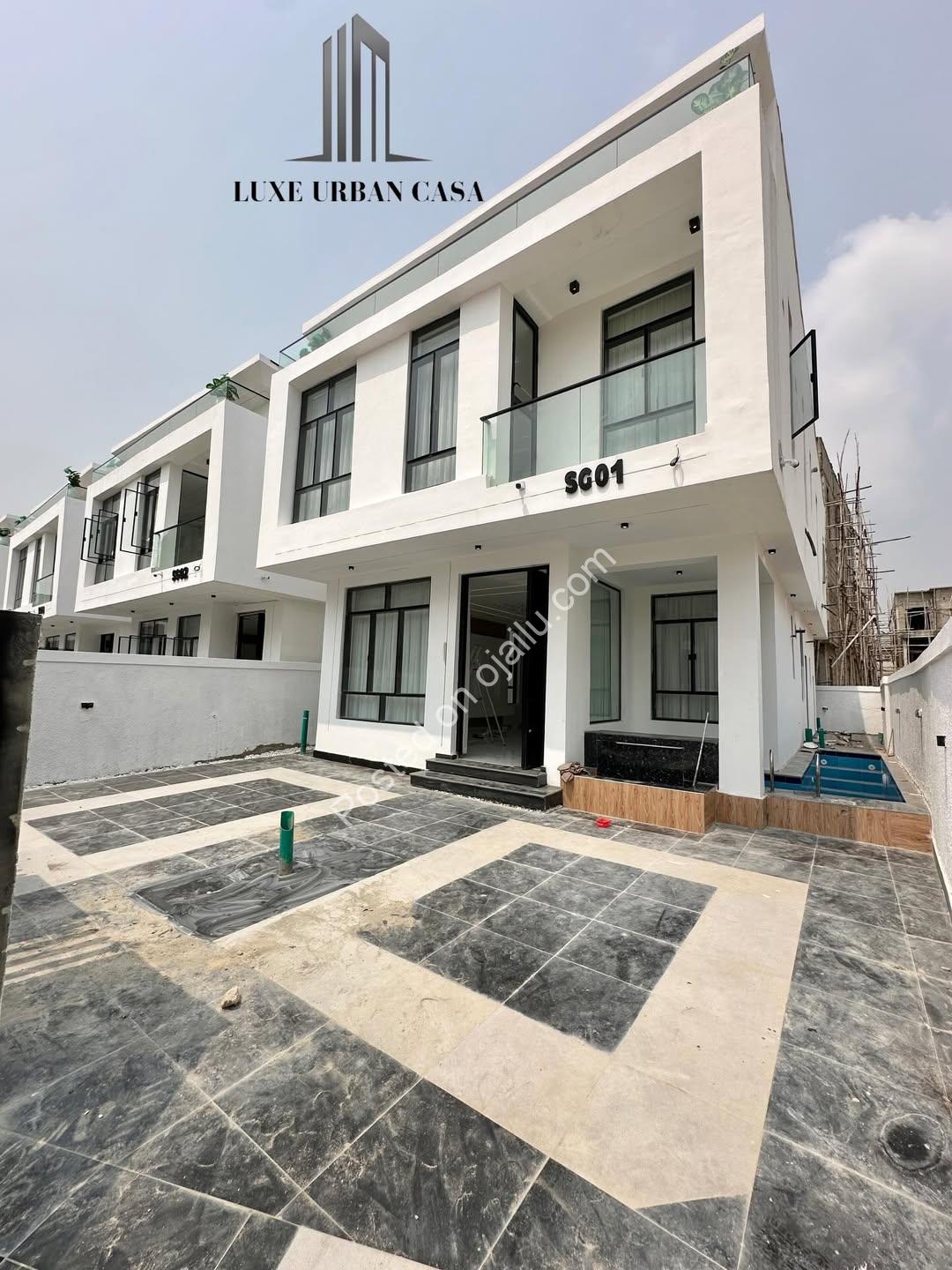 Chevron’s 5-Bedroom Oasis with Resort-Style Pool