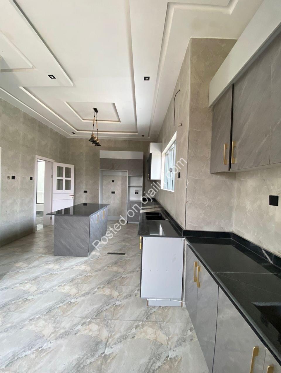 Lagos Dream Home: 5BR Duplex with Pool & Cinema