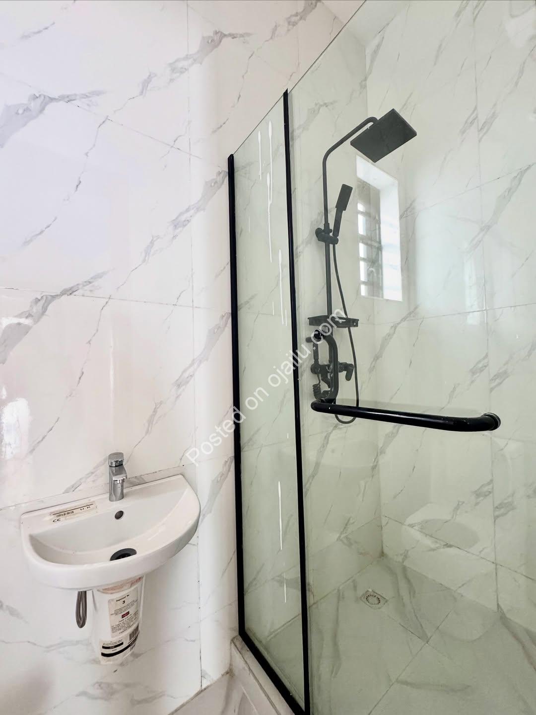 Lekki’s Finest: 4-Bed Terrace Duplex with En-Suite Luxury