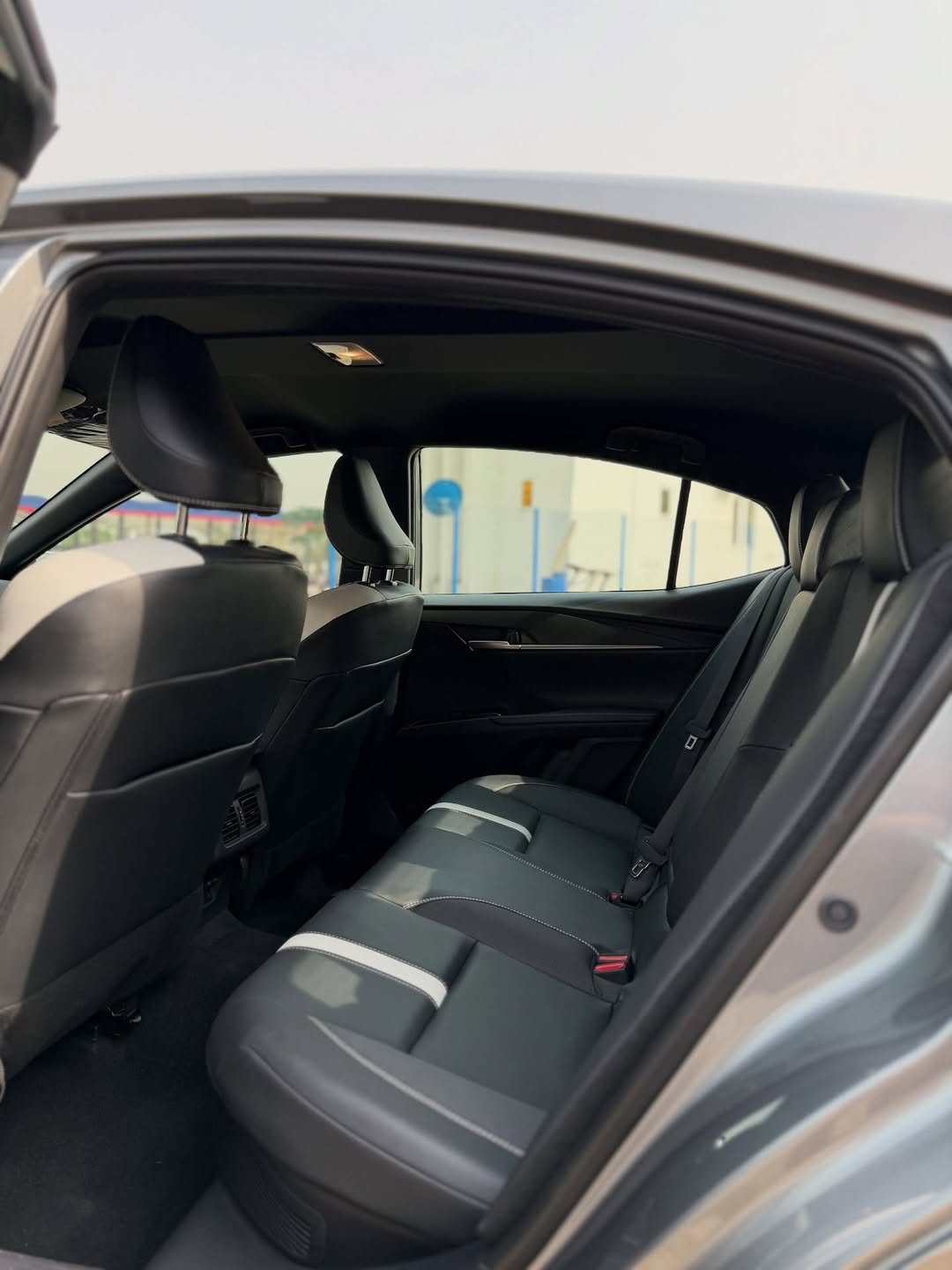 2025 Camry SE Hybrid: Luxury & Savings in Abuja