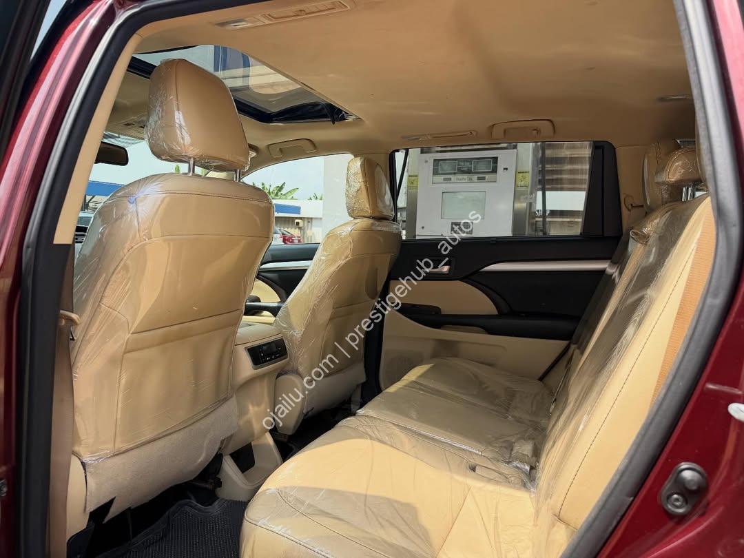 2016 Toyota Highlander XLE: Accident-Free Luxury SUV