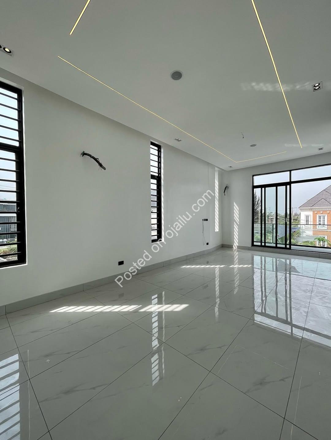 Lekki’s Grand 5-Bedroom Oasis with Resort-Style Pool