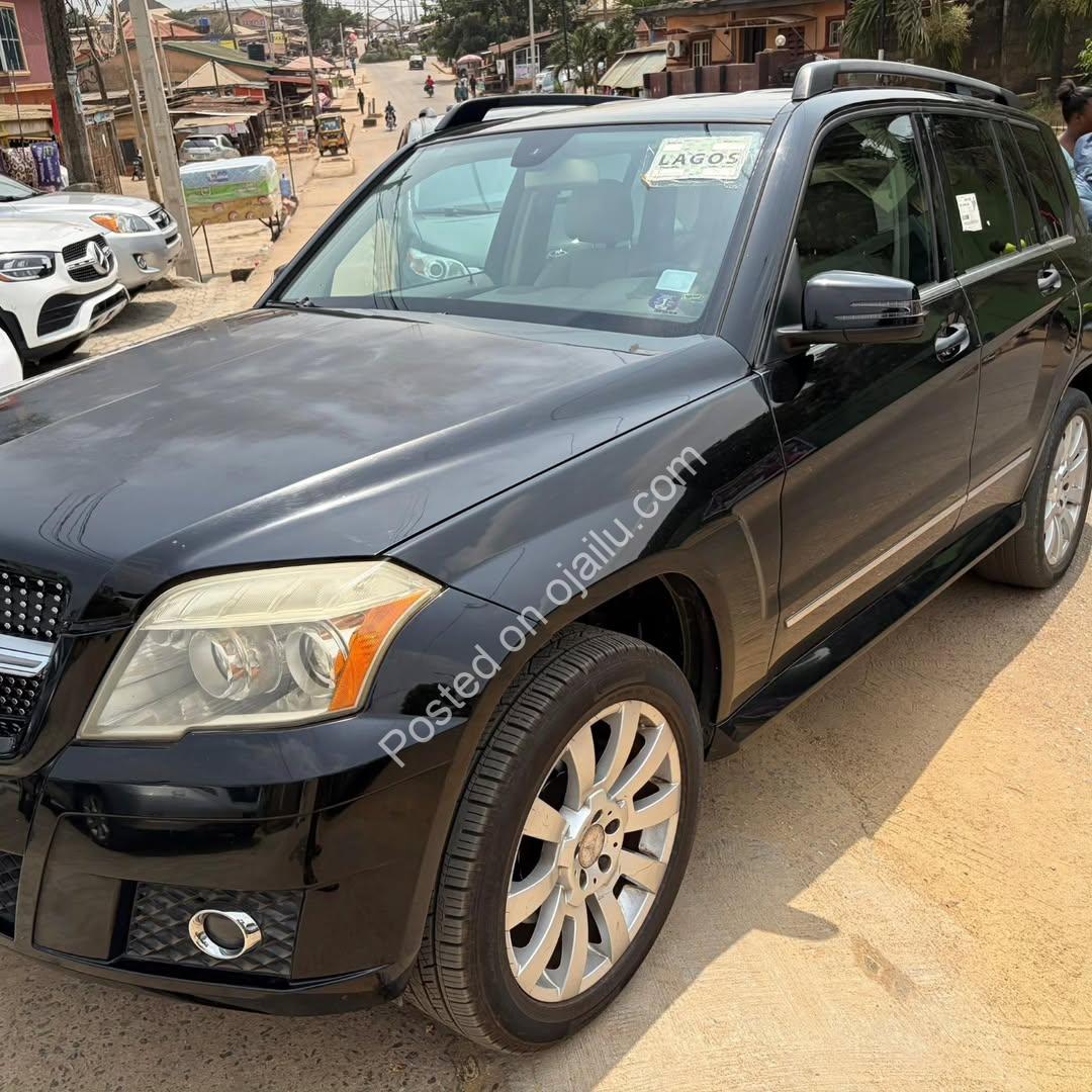 Luxury 2010 Mercedes GLK 350: Drive Prestige for ₦11.6M