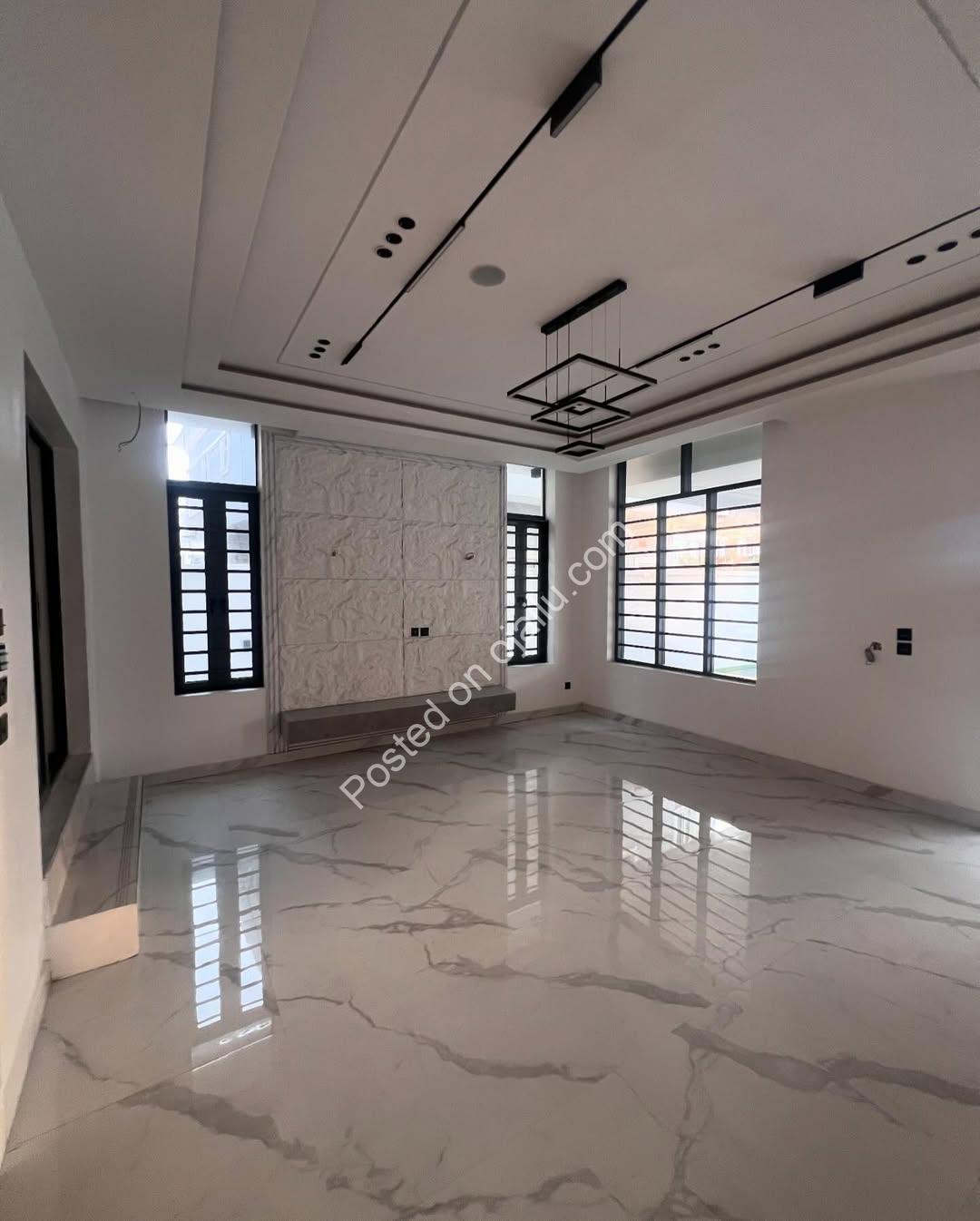 Chevron’s Finest: 5-Bed Poolside Estate Masterpiece