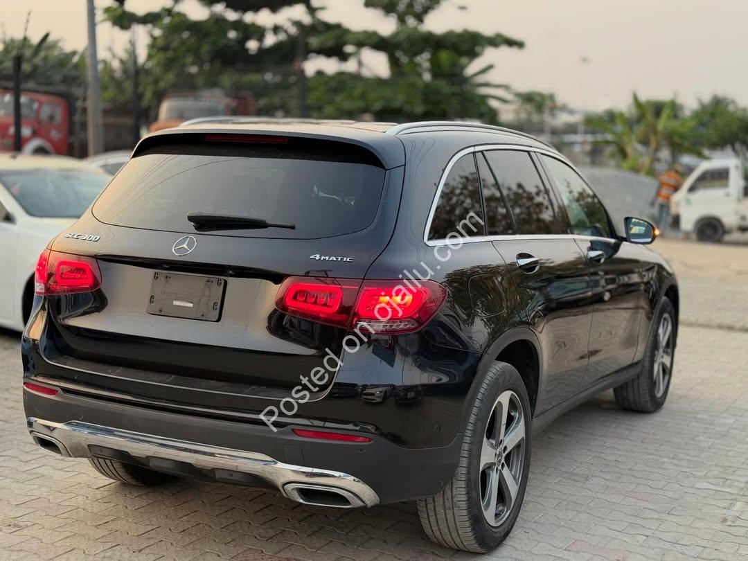 2022 GLC300: Luxury Tech & 40% Driveaway Deal