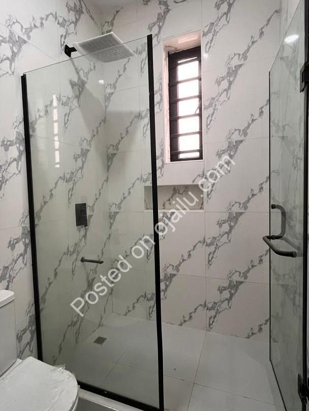 Chevron’s Crown Jewel: 5-Bed Duplex with Pool & BQ