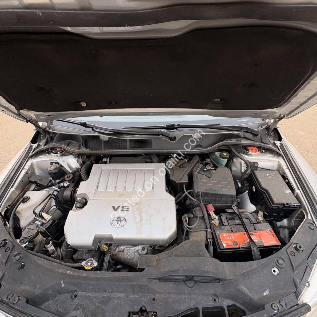 V6 Power & Panoramic Luxury: 2010 Venza, Accident-Free