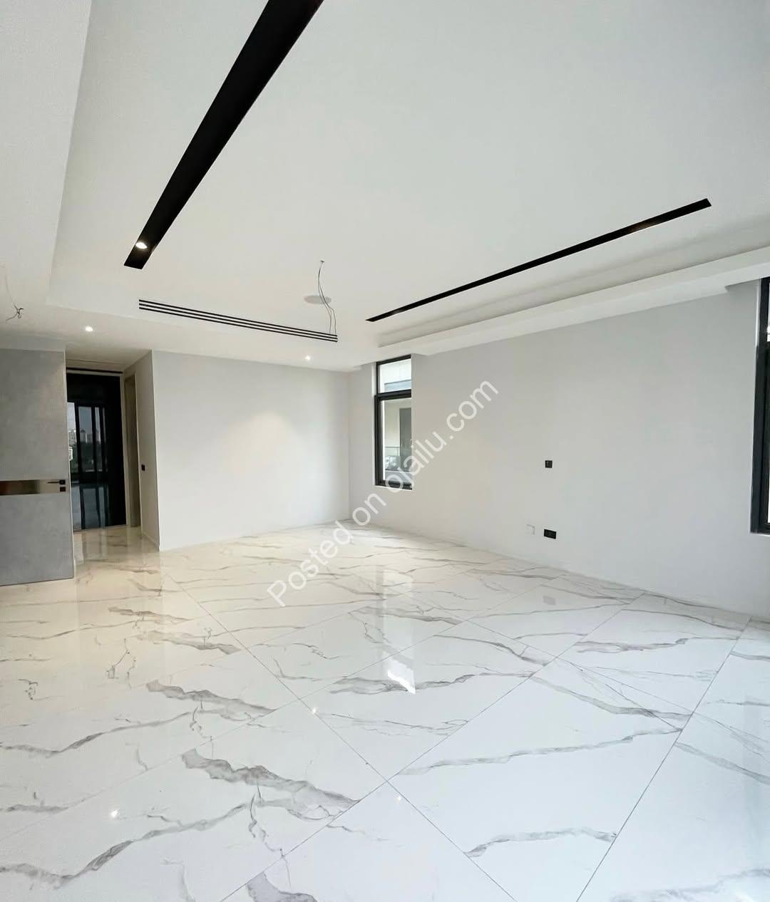 Ikoyi Oasis: 4-Bed Haven with Private Pool & Rooftop