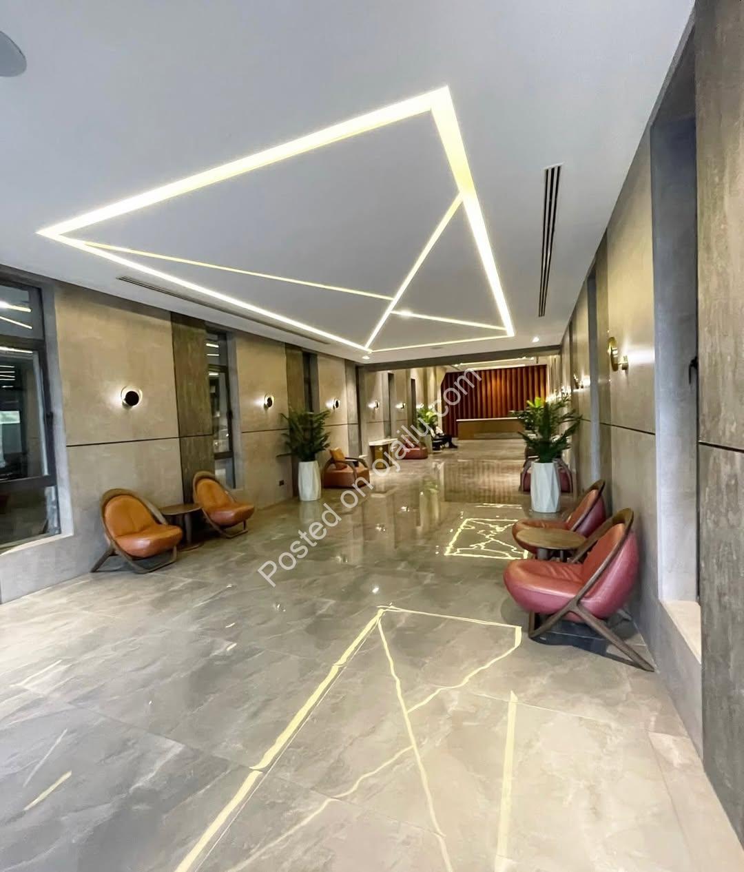 Ikoyi Oasis: 4-Bed Haven with Private Pool & Rooftop