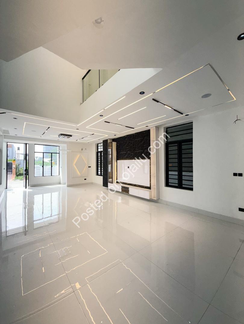 Spacious 5-Bedroom Haven with Pool & Rooftop Terrace