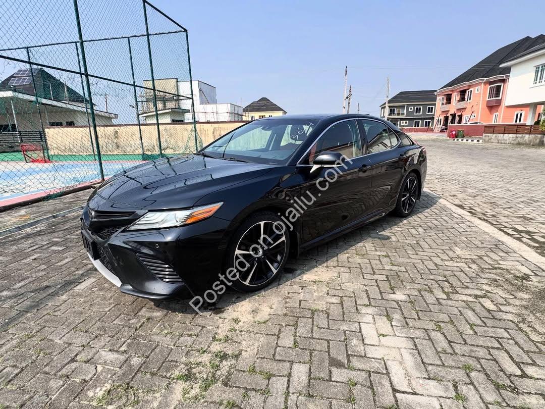 2018 Camry XSE: Luxury Tech & Panoramic Views