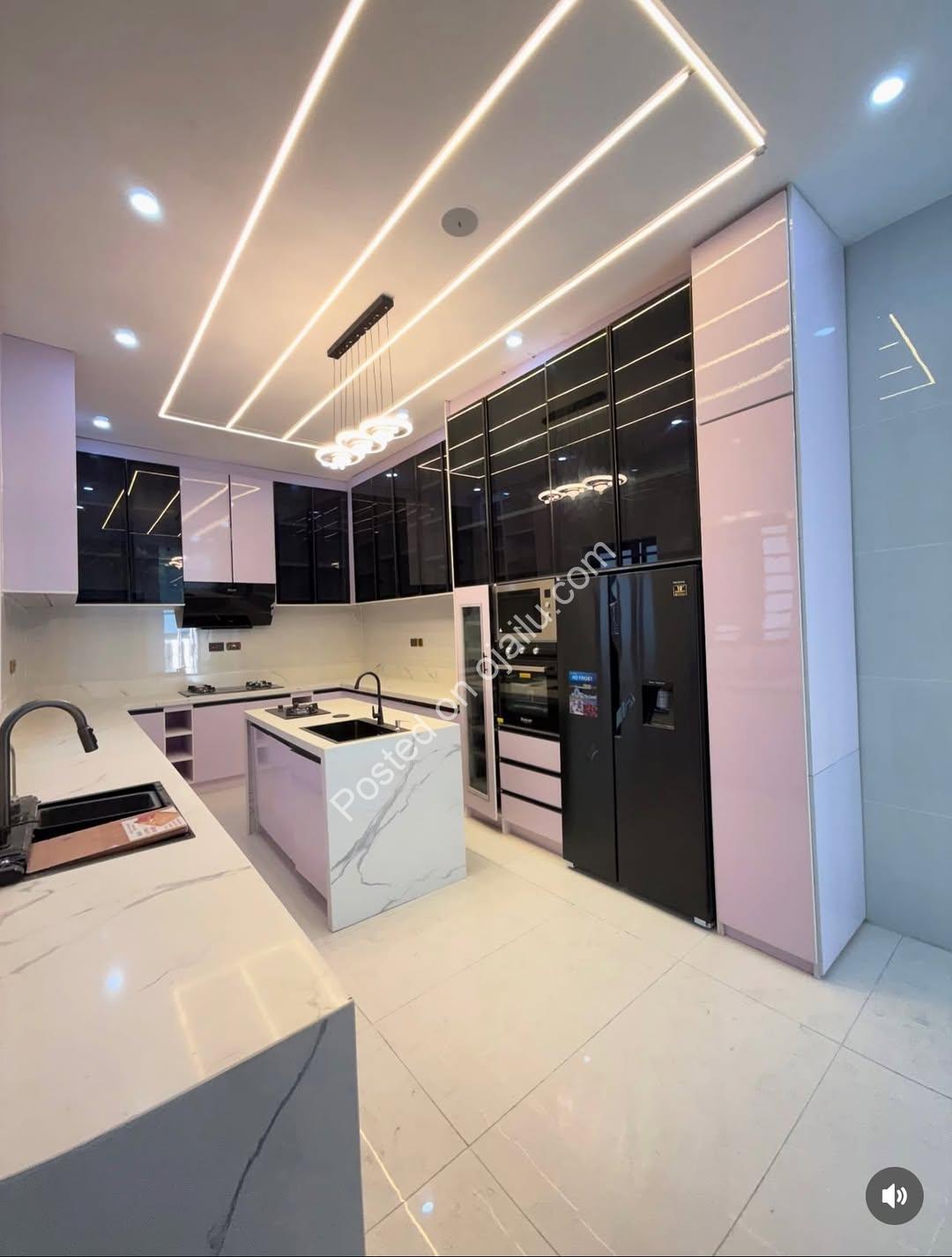 Stunning 5BR Duplex in Chevron’s Secure Estate