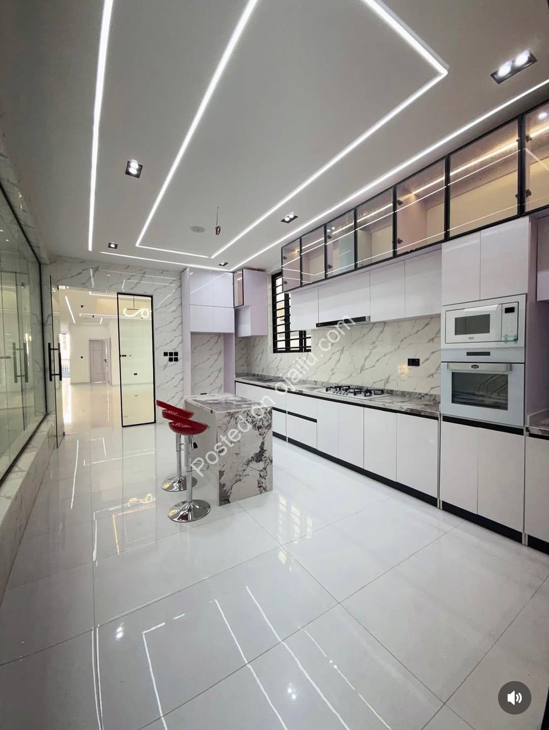 Stunning 5-Bedroom Smart Home in Prime Chevron Estate
