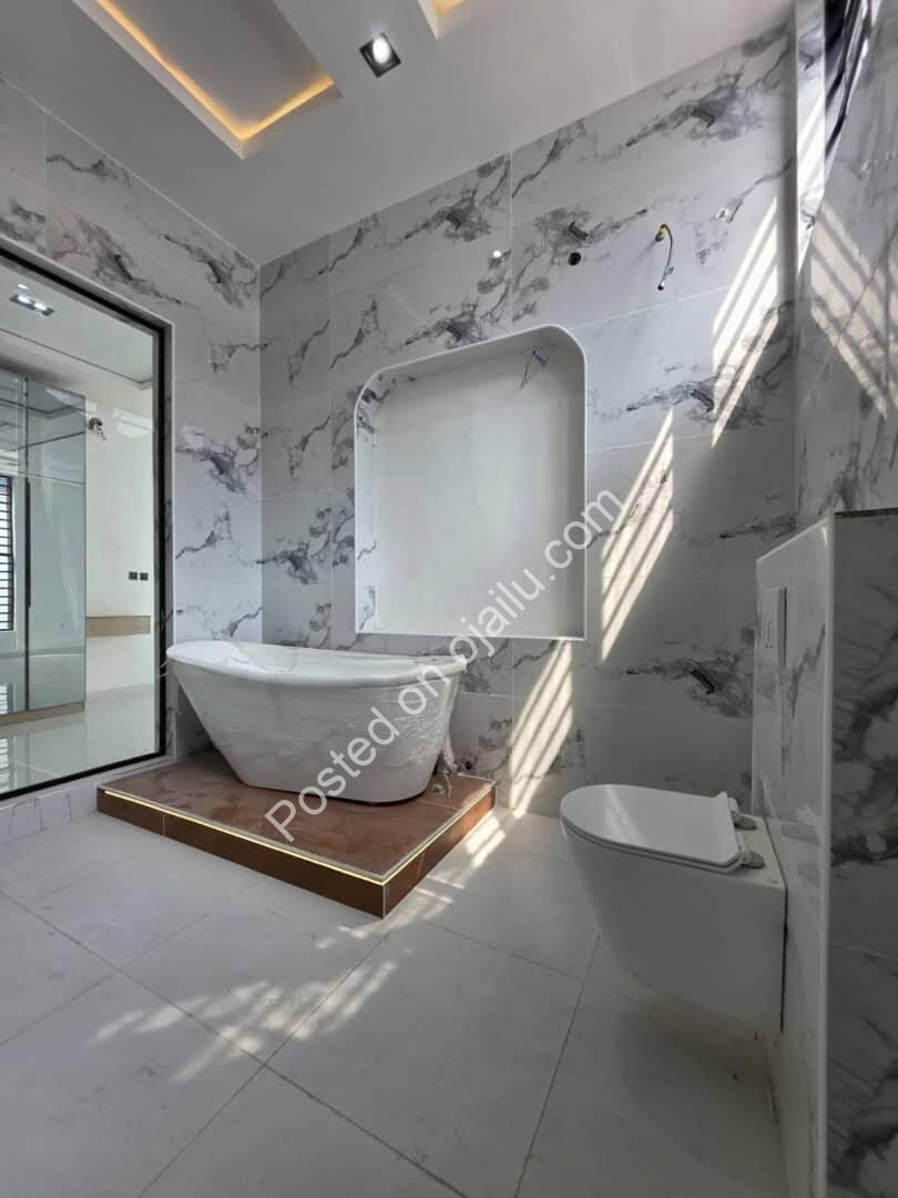 Lekki Luxury: 5-Bed Duplex with Pool & 40% ROI