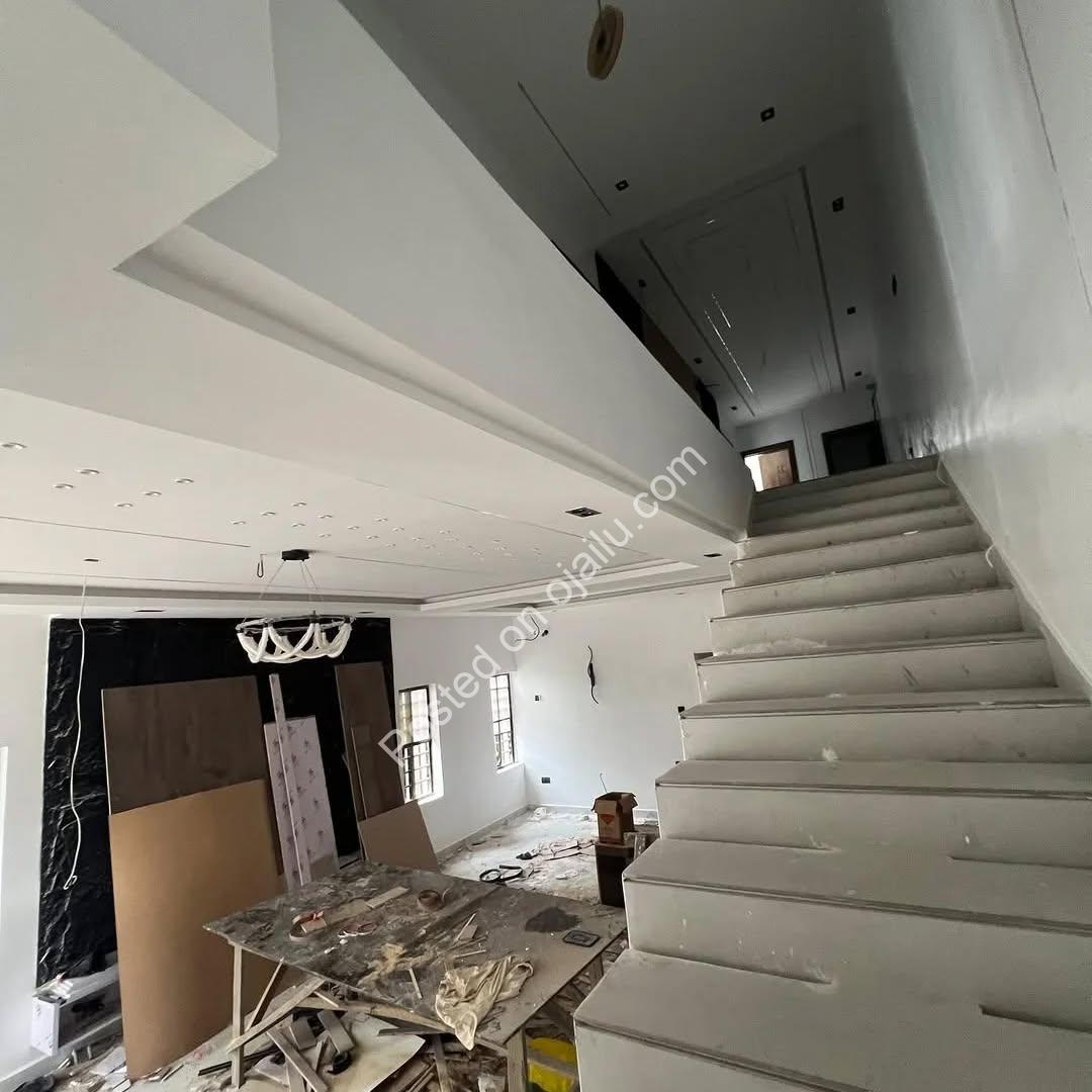 Exclusive 3-Bed Duplex with BQ in Serene Shell Estate